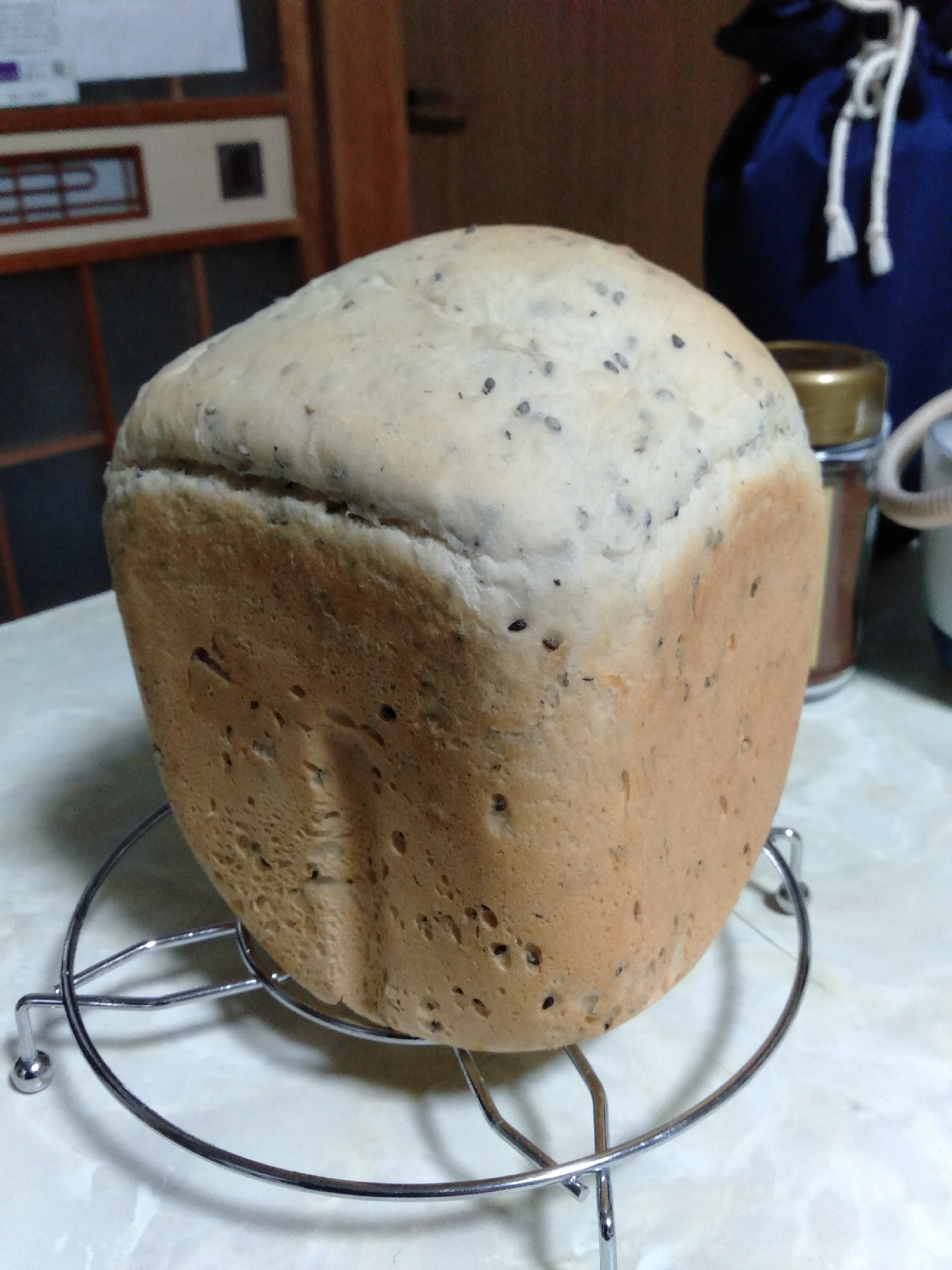 さつまいも黒ごまパン