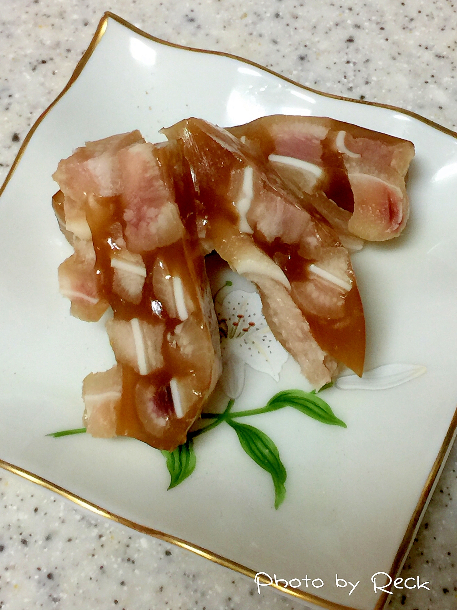 ご飯にも!お酒にも!豚耳の煮こごり