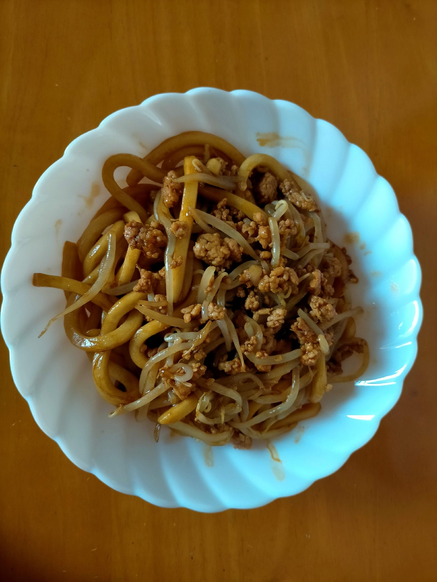 鶏挽肉ともやしの焼きうどん