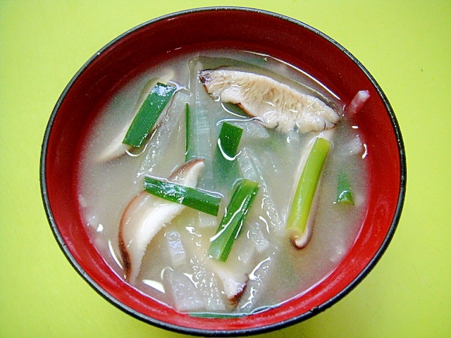 大根と椎茸ニラの味噌汁