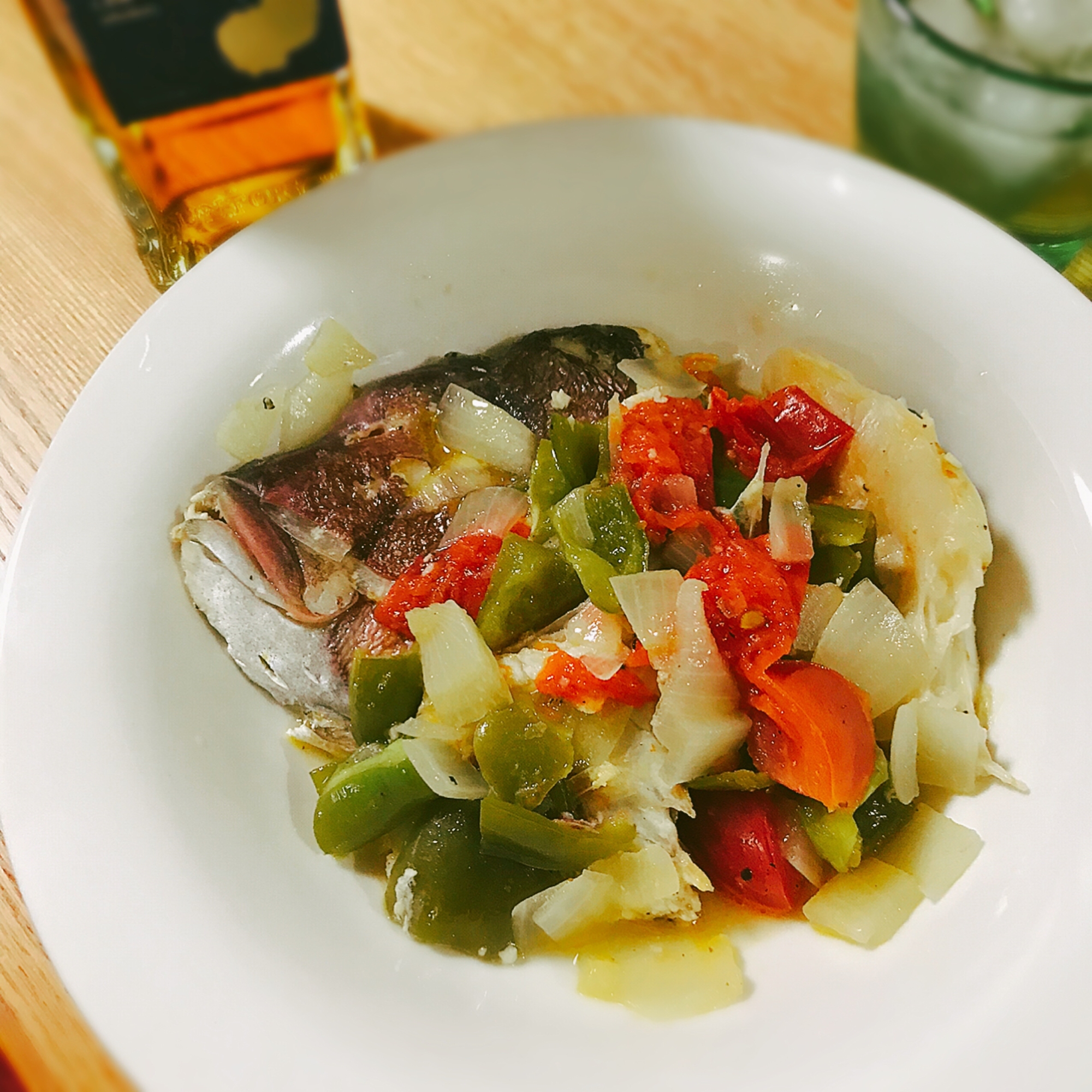 鯛のアラの旨味が美味しいアクアプッツア/トマト煮