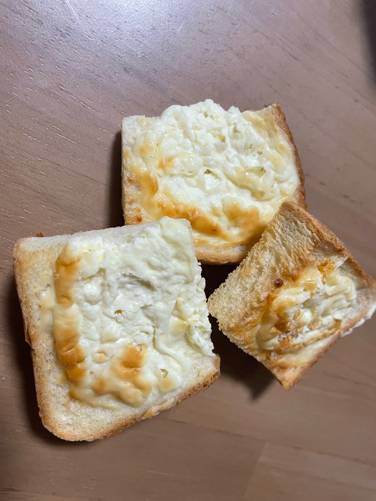 チーズとはちみつとナッツトースト