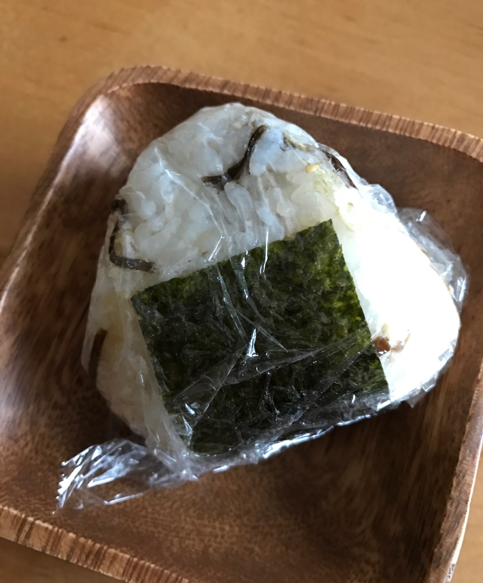 昆布の佃煮とトロロ昆布のおむすび