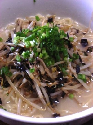 マルちゃん正麺　ねぎ油香るもやしシメジ豚骨ラーメン