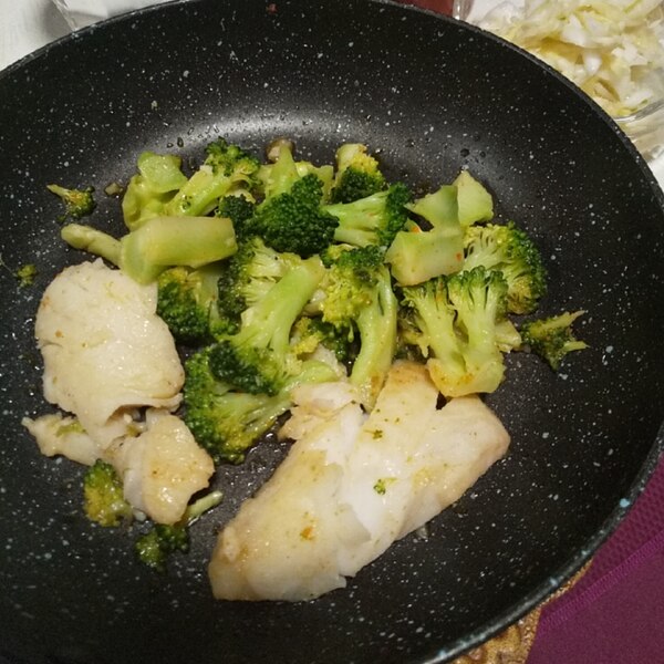 鱈とブロッコリーのフライパン蒸し焼き レシピ 作り方 By れあmix 楽天レシピ 鱈とブロッコリーのフライパン蒸し焼き レシピ 作り方 By れあmix 楽天レシピ