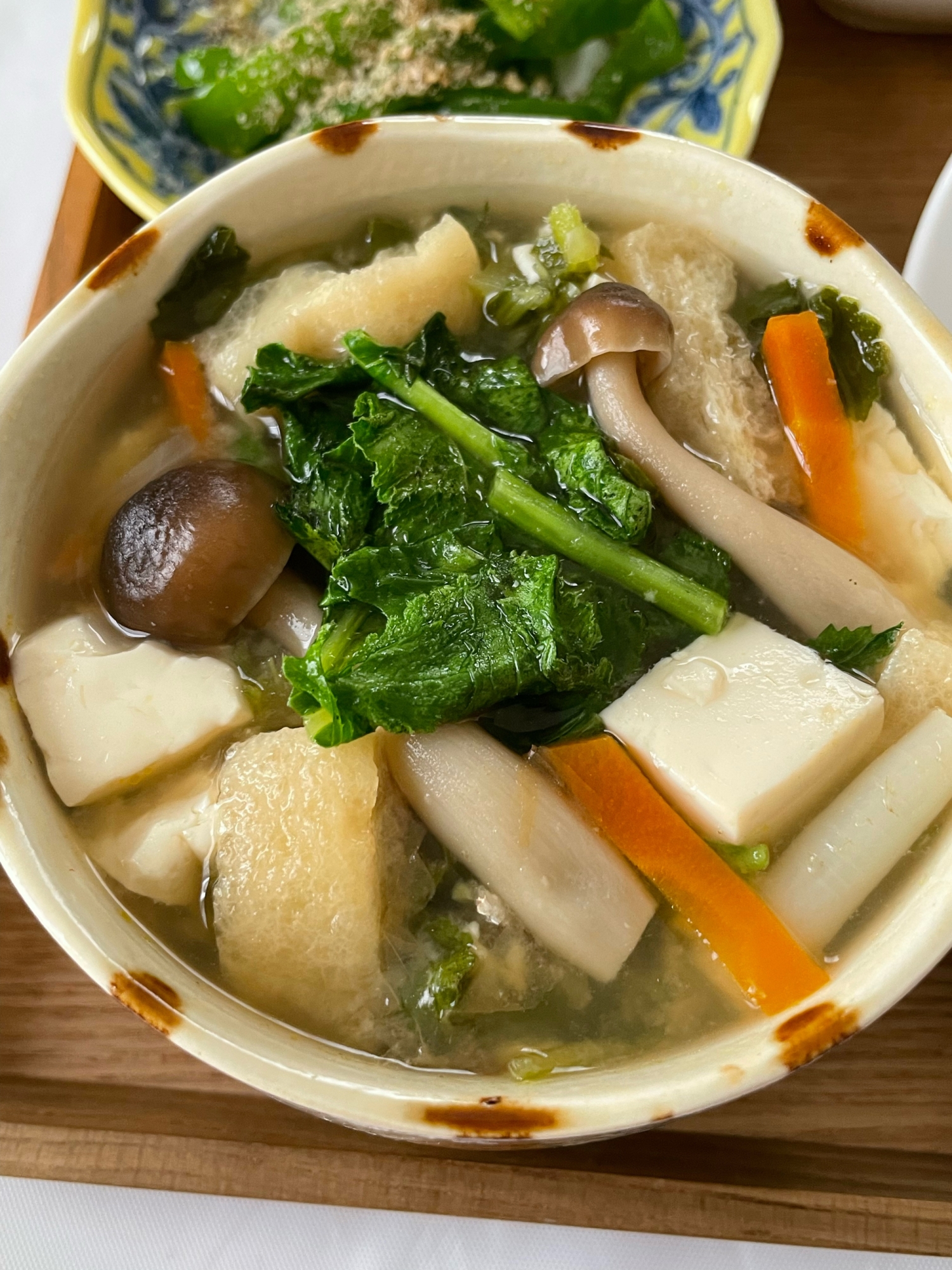 大根葉♩しめじ♩豆腐♩野菜たっぷり栄養満点お味噌汁