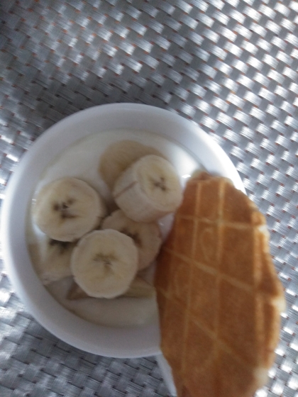 台湾バナナとプルーンコンフィチュールのヨーグルト
