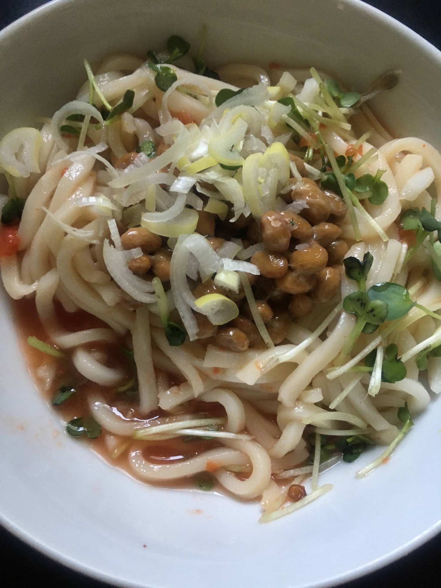 かいわれ、納豆のトマト釜揚げうどん