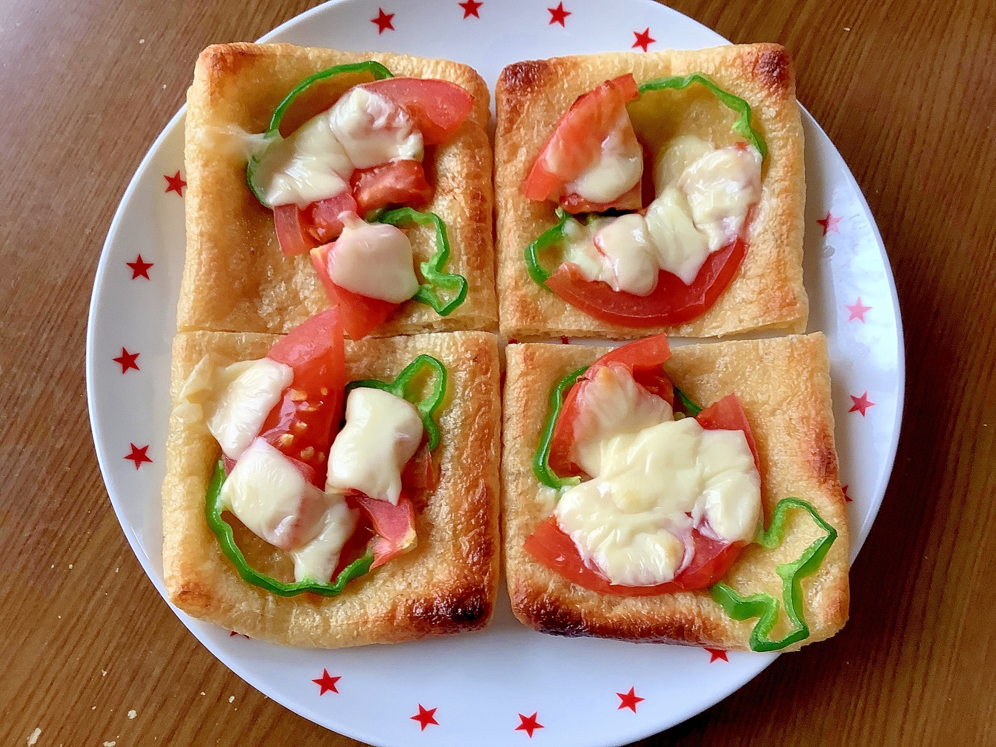 糖質オフ♪トマトとピーマンのお揚げピザ