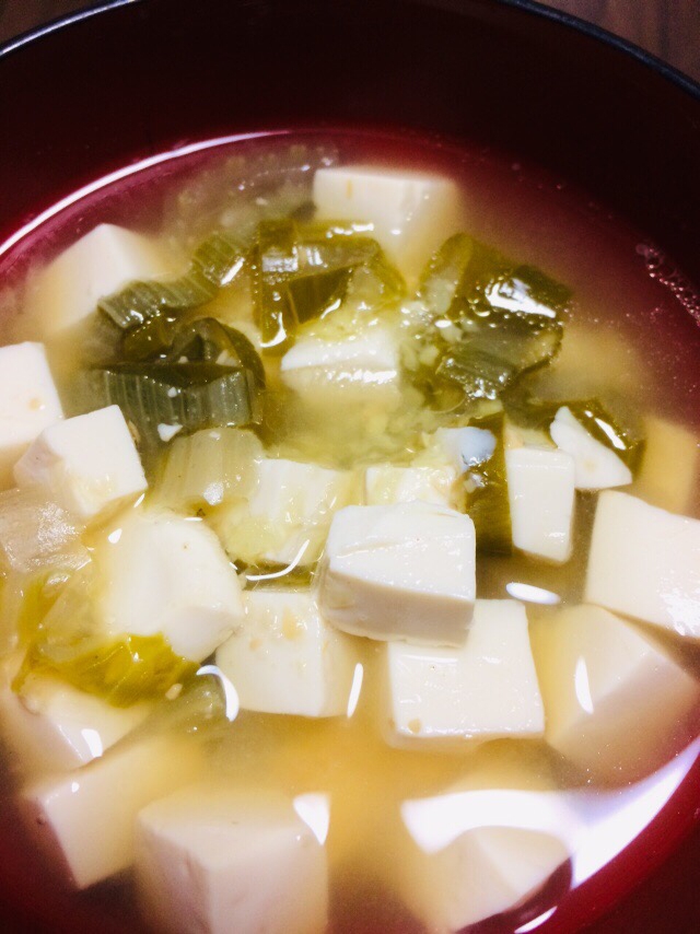 豆腐と白菜と小ねぎと刻み生姜のお味噌汁