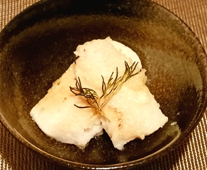 白身魚のローズマリームニエル