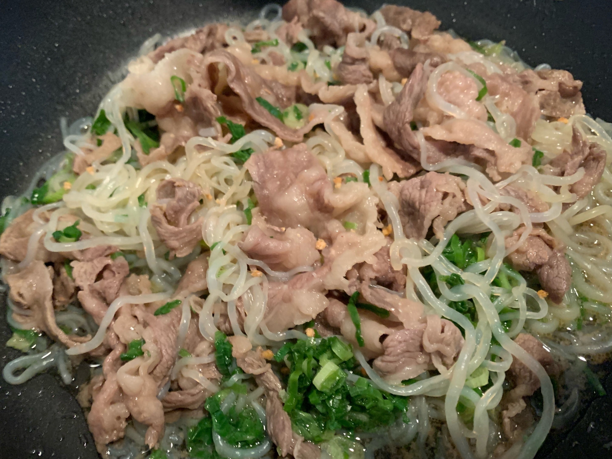 牛肉と糸こんにゃくの煮物（いわゆる牛丼の具）