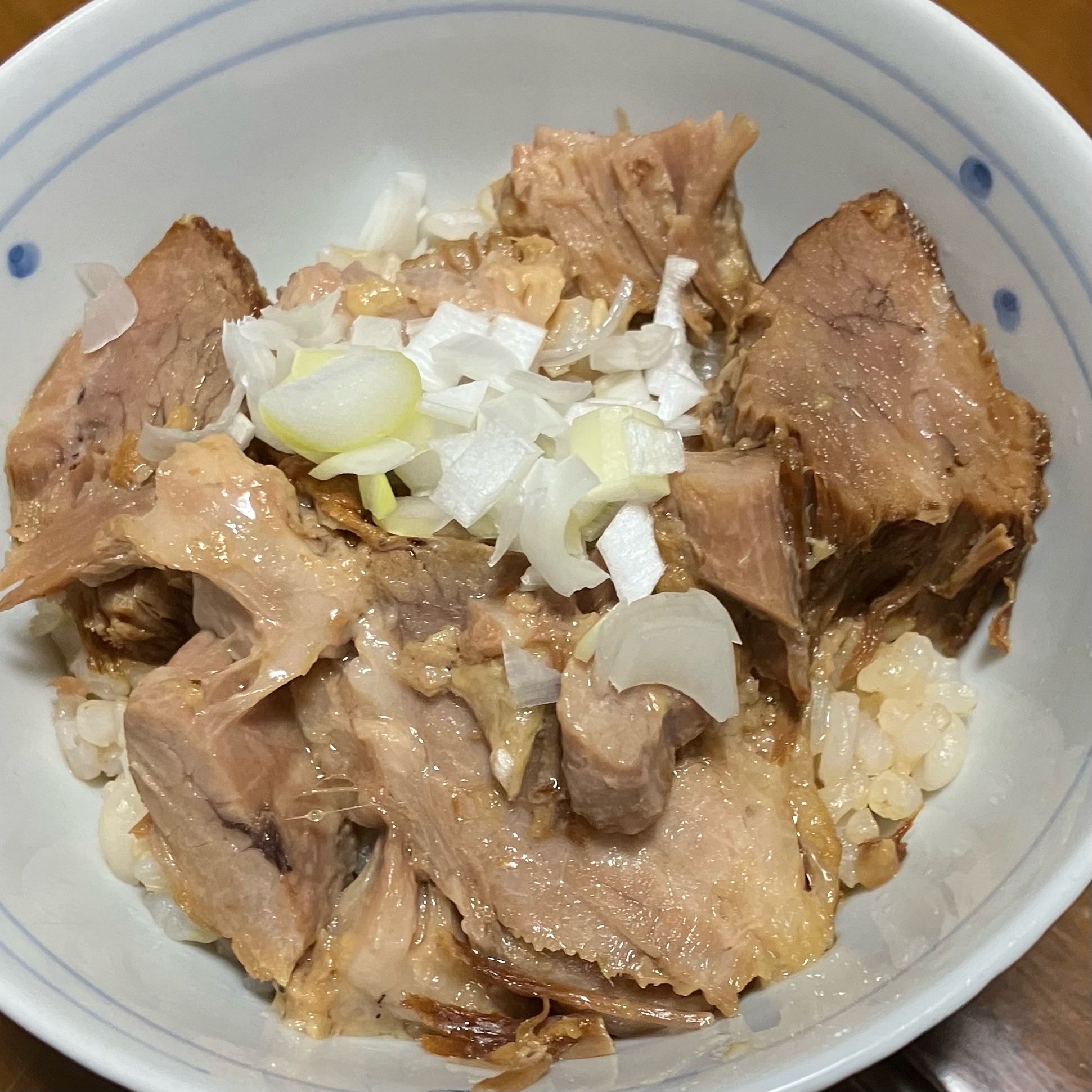 作り置き惣菜で《雑穀ご飯の煮豚丼》