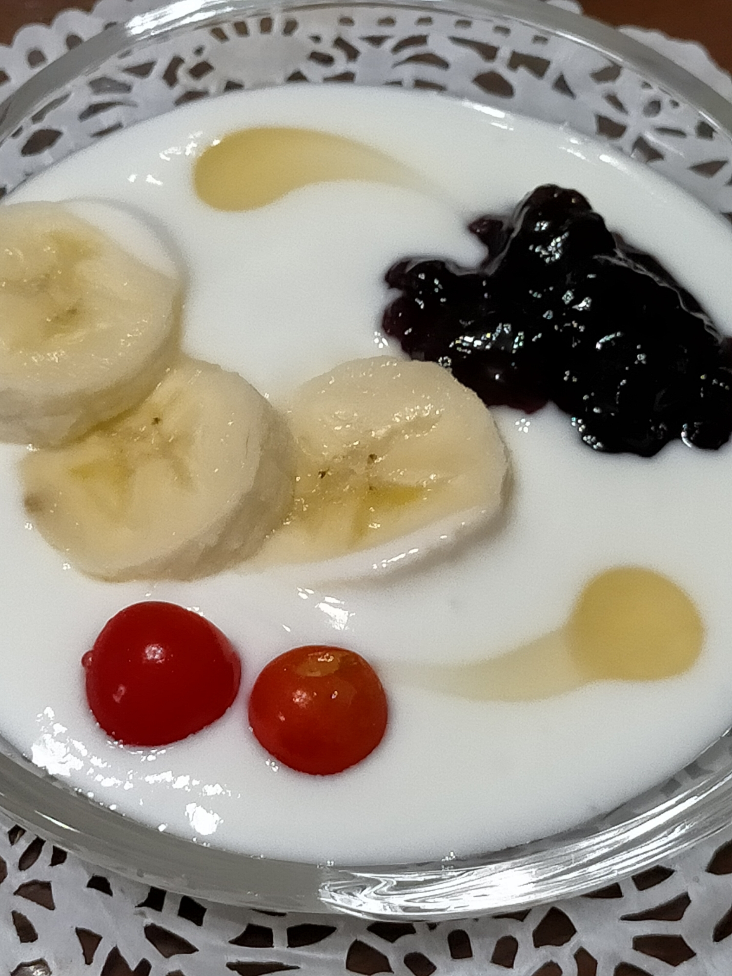 バナナ*ブルーベリージャム*チェリーのヨーグルト♪