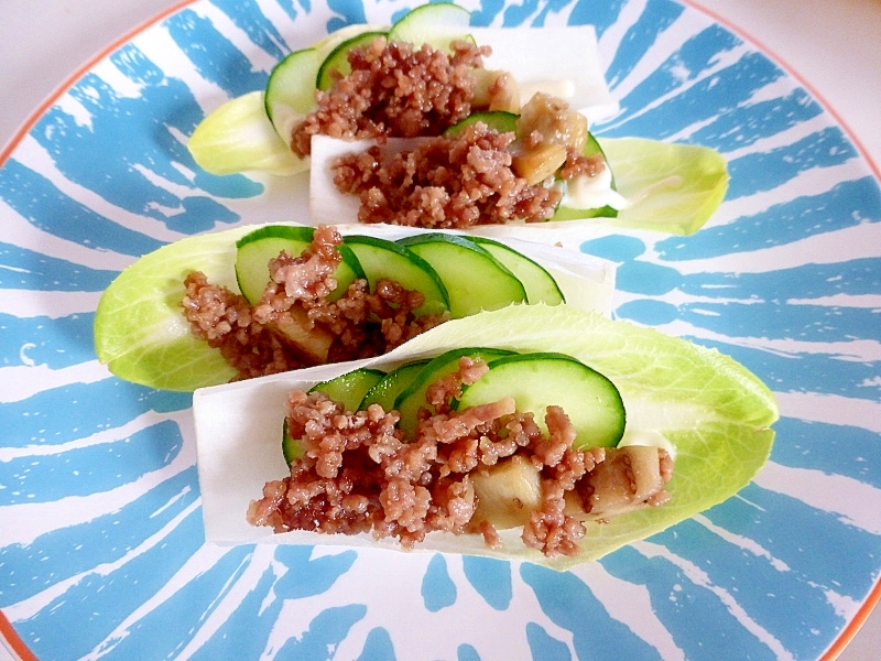 前菜に　チコリの肉味噌のせ