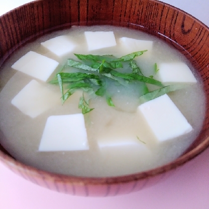 熱中症対策に有効な 豆腐のお味噌汁（大葉添え）