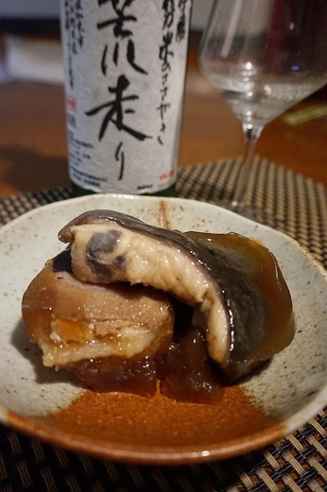 おうち居酒屋、赤エイの煮つけ