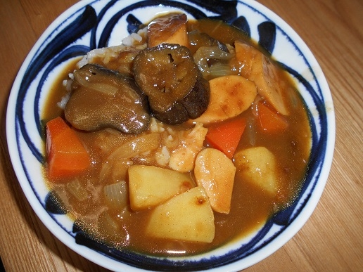 色よく美味しいなすびとソーセージ入りカレー