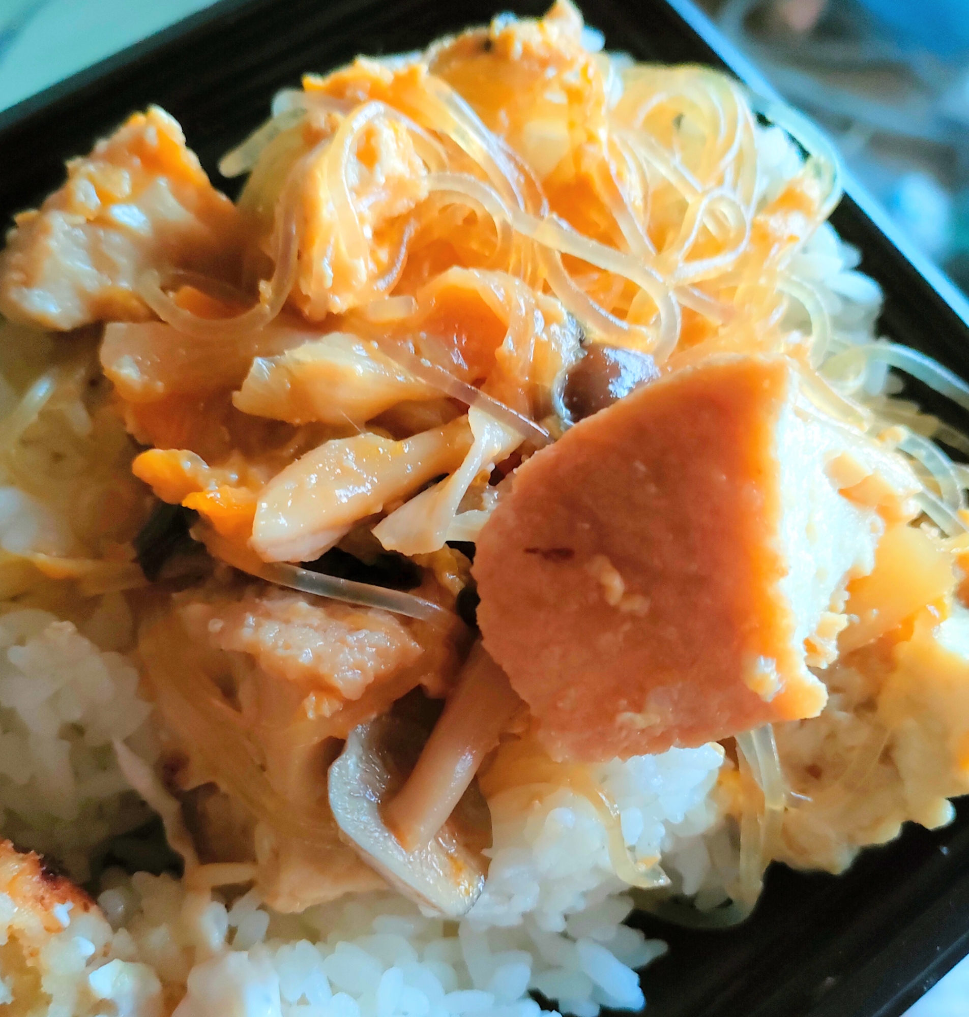 昨日の残りで豪華に！簡単すき焼き丼