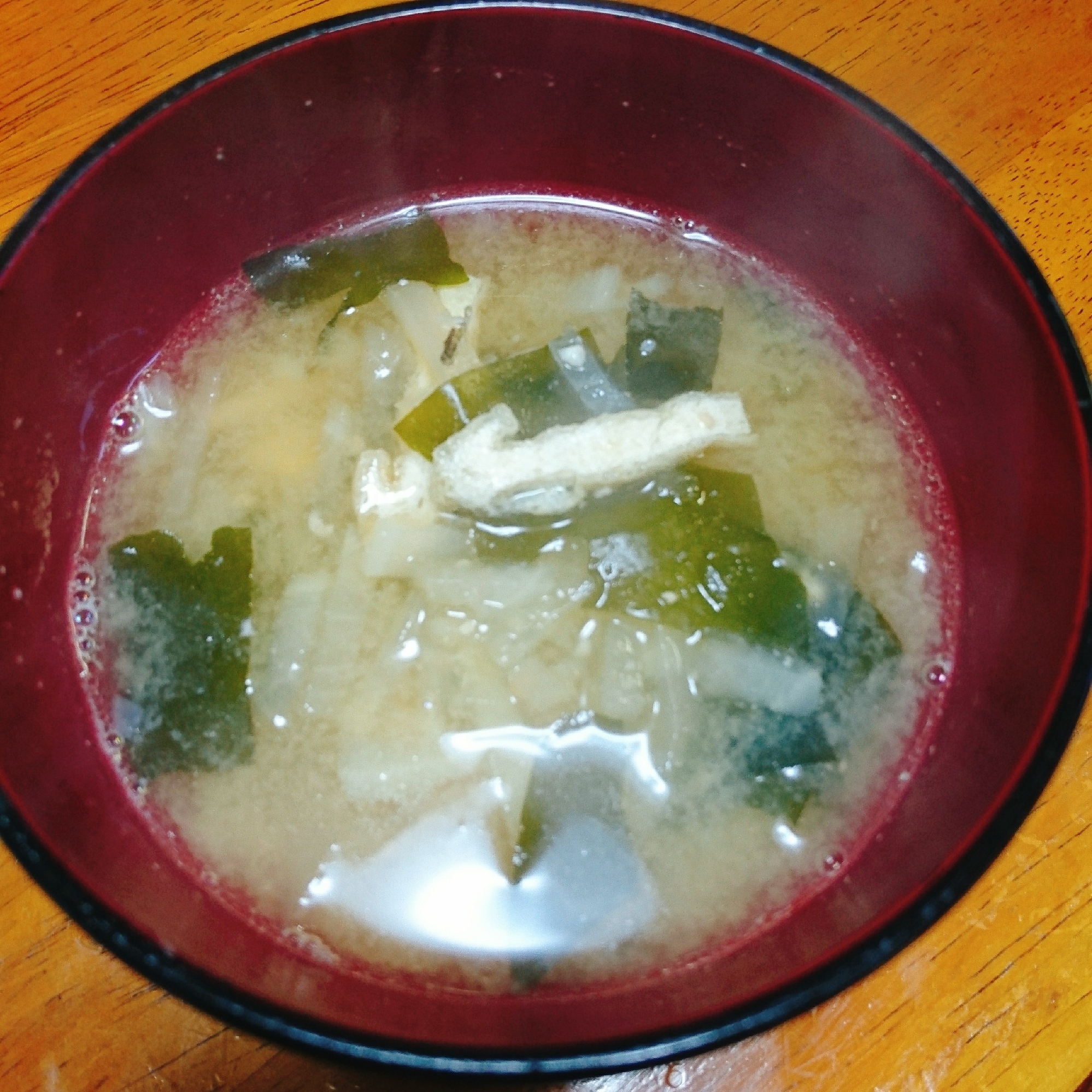 大根 ワカメ 油揚げの煮干しのお味噌汁