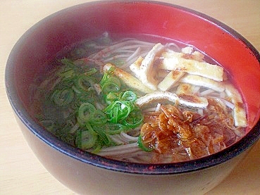  簡単昼ごはん！　 「焼き揚げ入り蕎麦」　　　♪♪