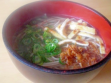  簡単昼ごはん！　 「焼き揚げ入り蕎麦」　　　♪♪