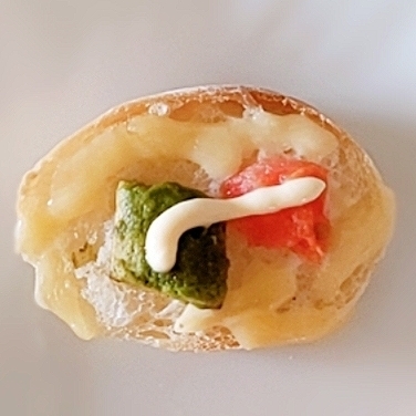 チーズトーストアレンジ アボカド&トマト