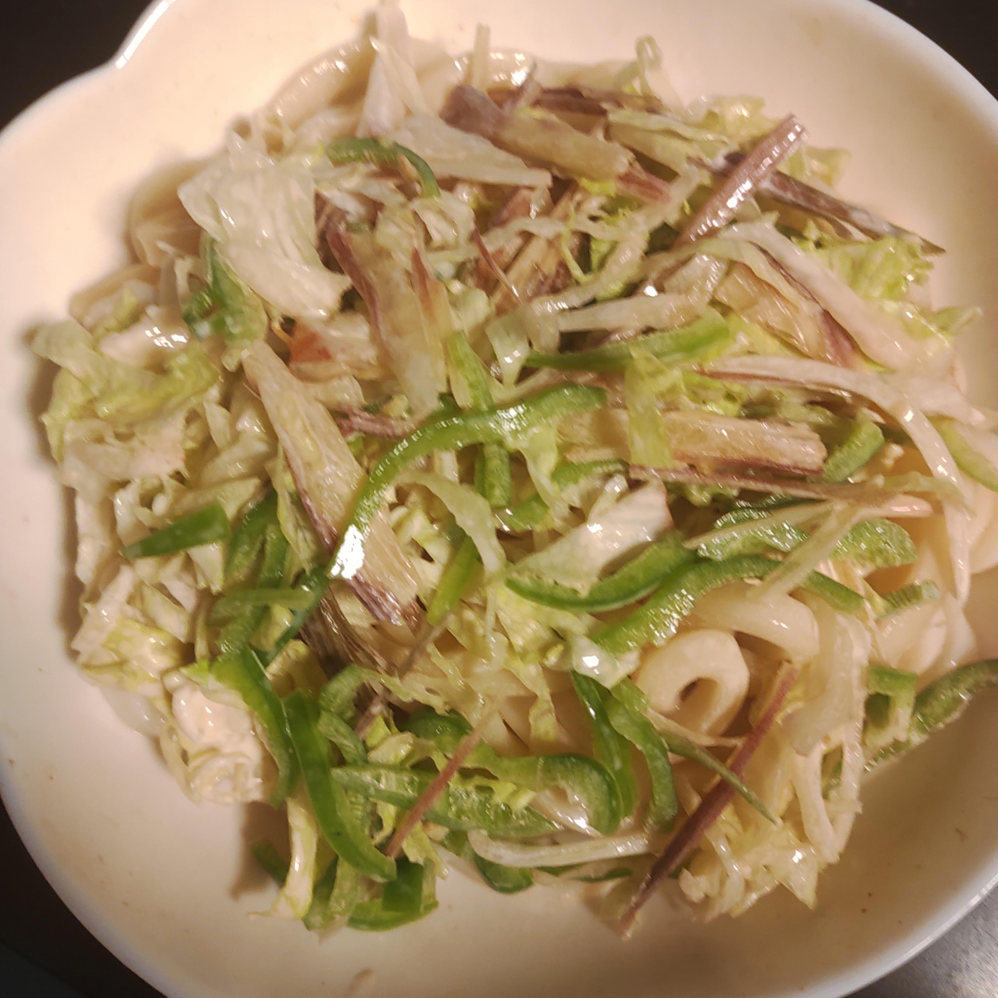みょうが、レタス、ピーマンの冷やしうどん
