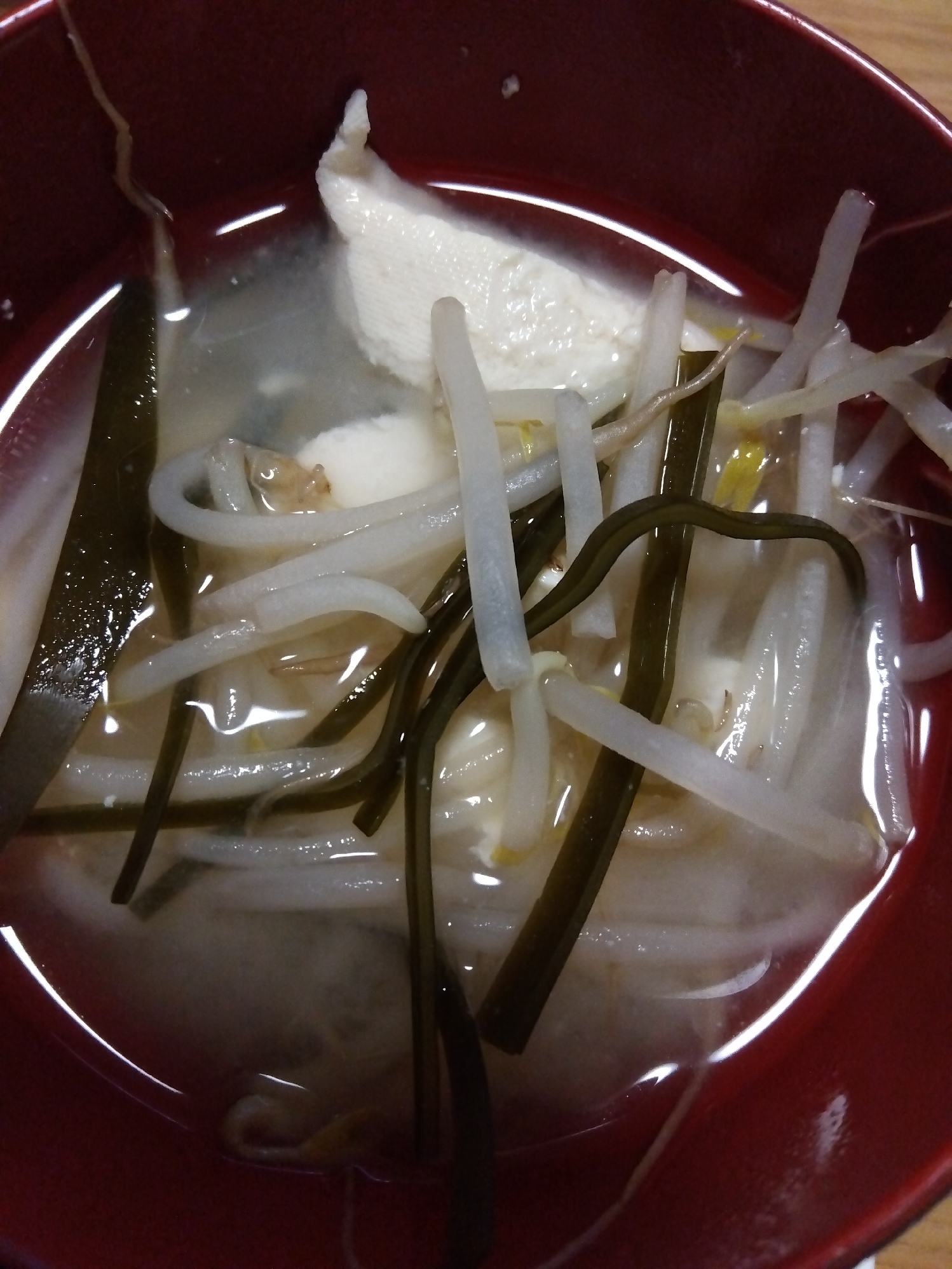 昆布でだしを取って味噌汁