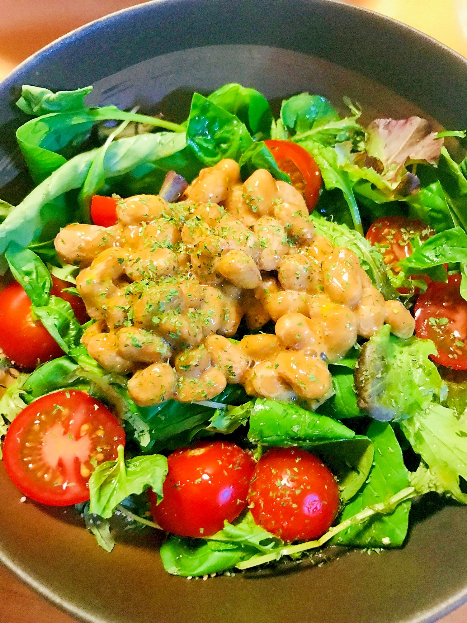 今日の納豆●ベビーリーフ&バジルの野菜サラダの一品