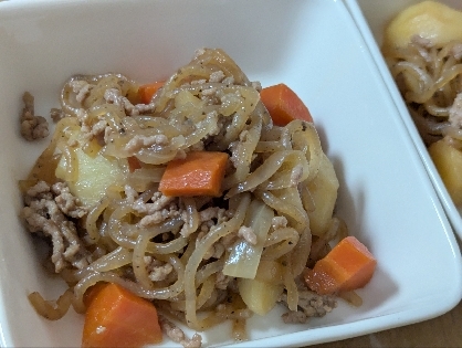 豚ひき肉と人参としらたきの肉じゃが