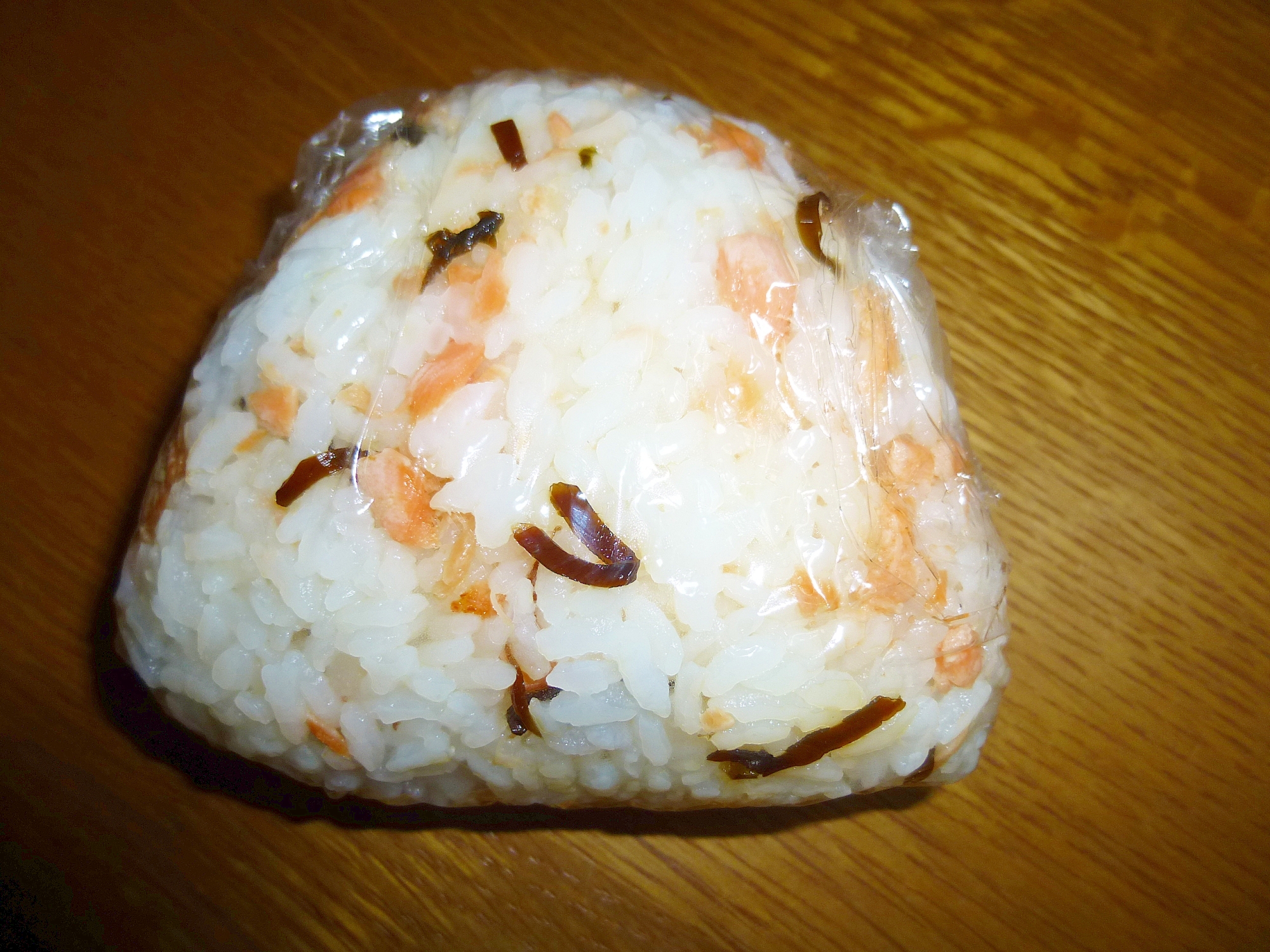 手作り鮭フレークと塩昆布のおにぎり レシピ 作り方 By 4045g 楽天レシピ 手作り鮭フレークと塩昆布のおにぎり レシピ 作り方 By 4045g 楽天レシピ