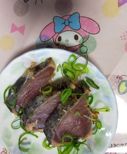 かつおの刺身を叩きにして食べても美味しいですね＼(^^★)／フライパンで簡単に♪♪美味しかったです＼(^^★)／