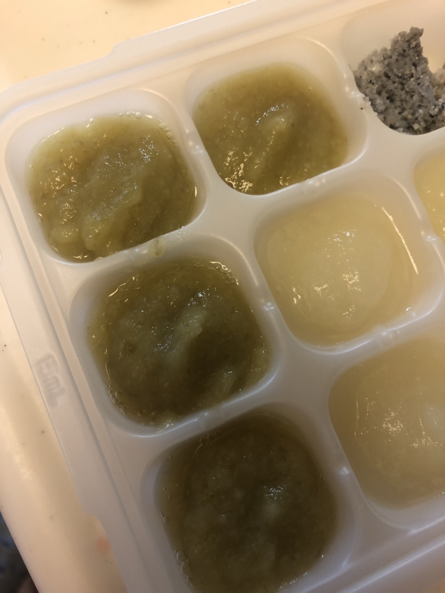 離乳食初期　ナスペースト。