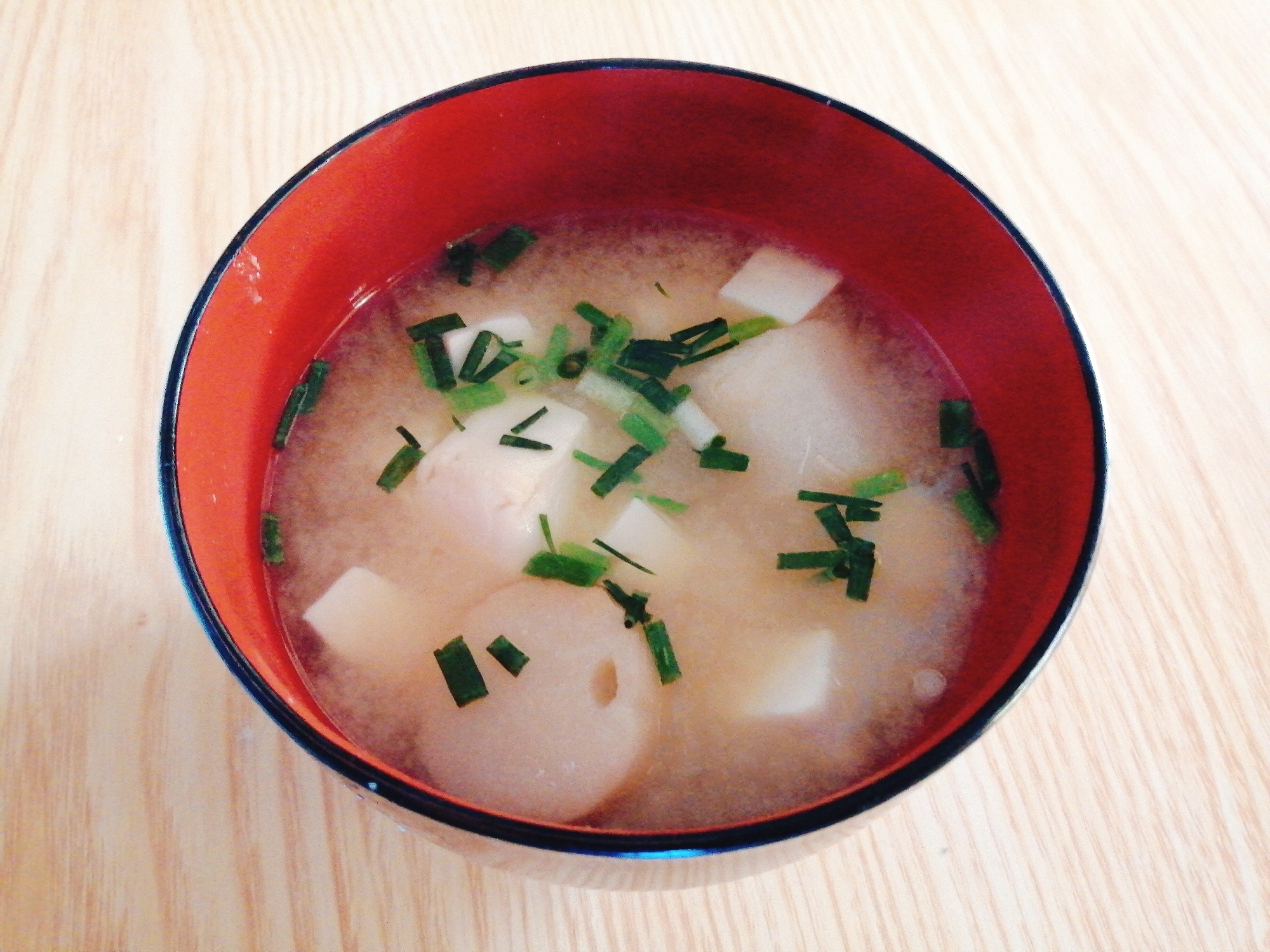 豆腐と麩と小ねぎの味噌汁