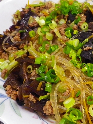 挽肉春雨きくらげのオイスターピリ辛炒め