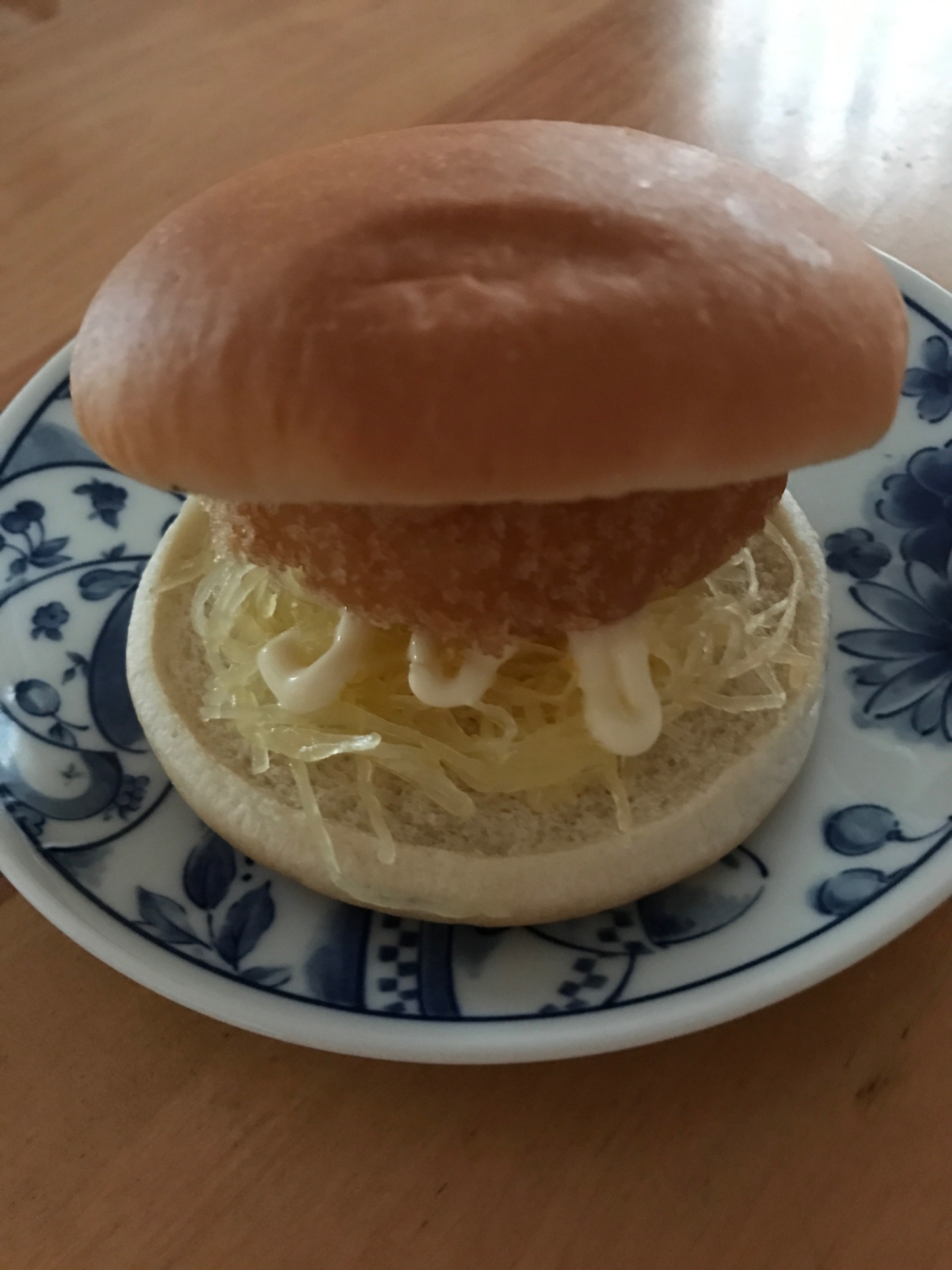 そうめんカボチャ海老カツバーガー