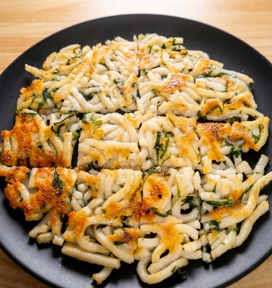 簡単カリッともちもち【チーズと大葉のうどんチヂミ】