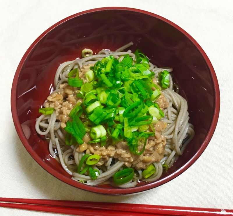 ひきわり納豆と青ネギのオリーブオイルぶっかけ蕎麦♡