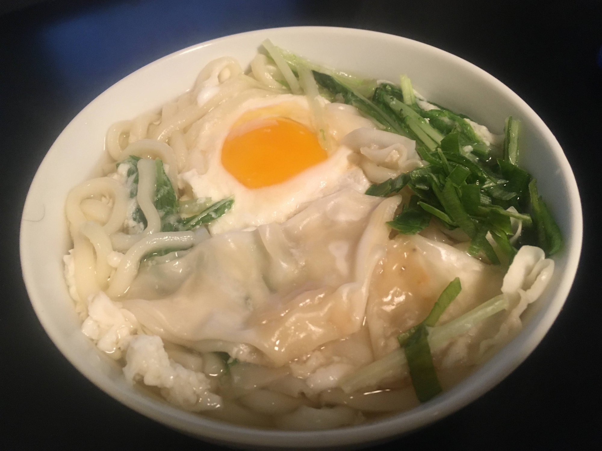 ワンタン、水菜、たまごの煮込みうどん