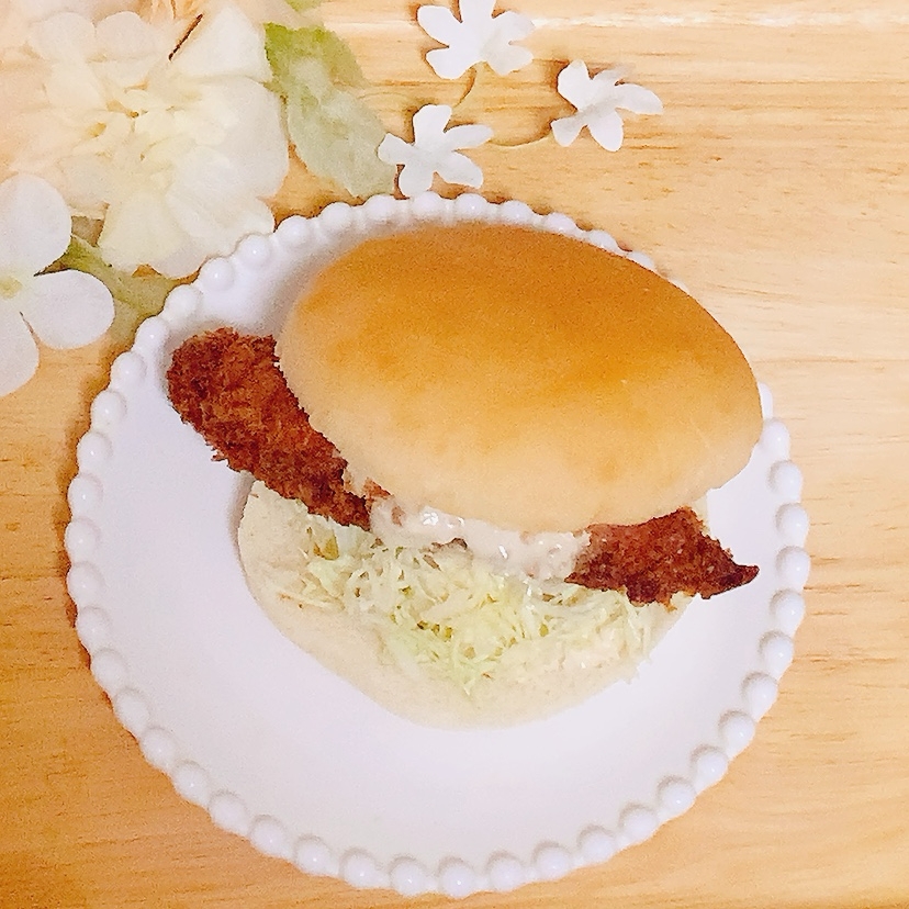 キャベツ&フィッシュバーガー<・))><✧˖°