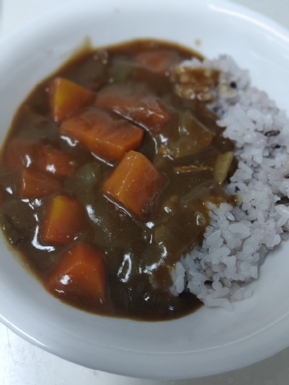 人参ごろごろのカレーが好きです！美味しくいただきました(^^)