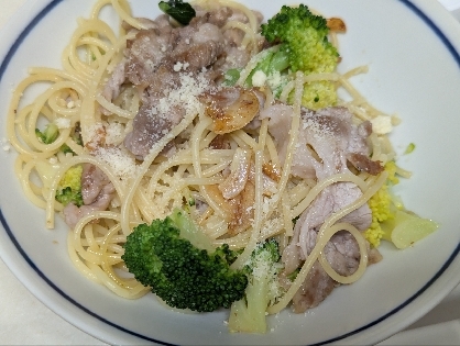 にんにくで旨みがでてとてもおいしかったです(^o^)ヘルシーな具のパスタてすね♡