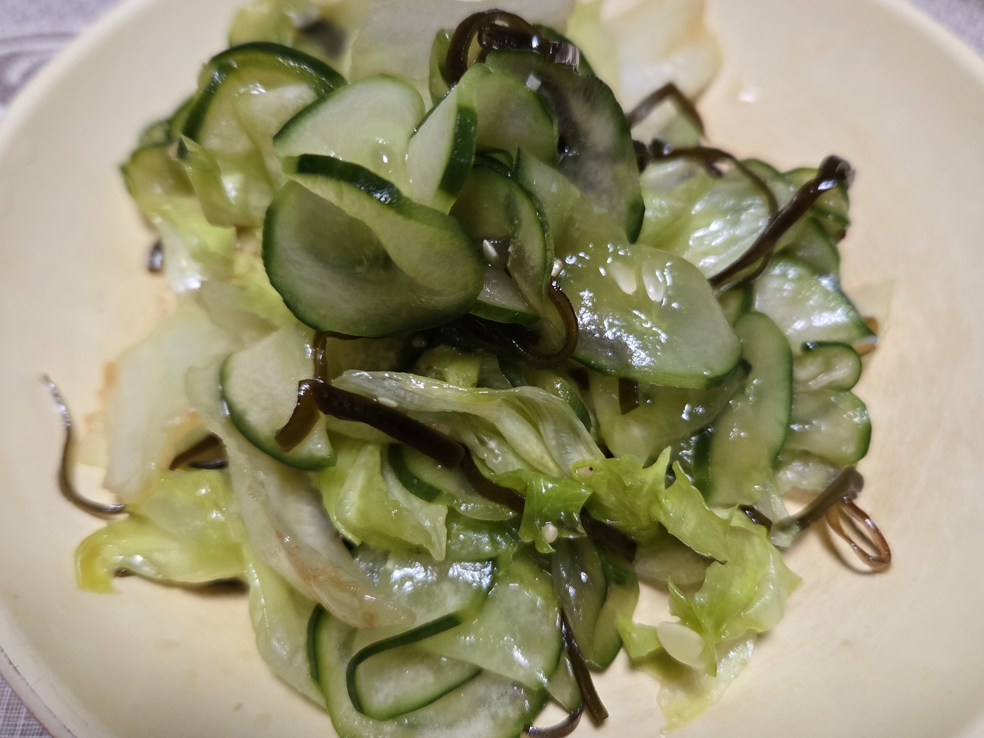 レタスときゅうりと塩昆布のサラダ