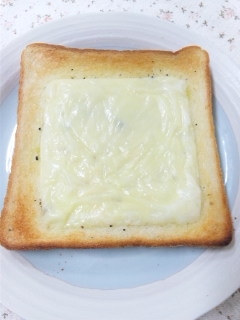 オリーブオイル香る♪山葵チーズトースト