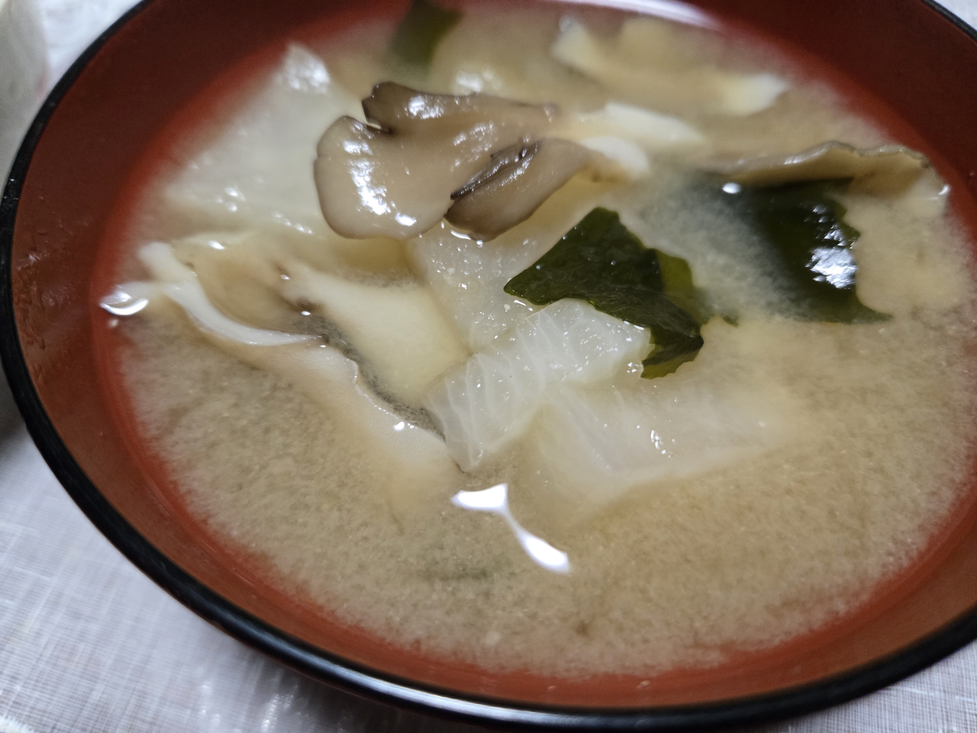 大根 舞茸 わかめのお味噌汁