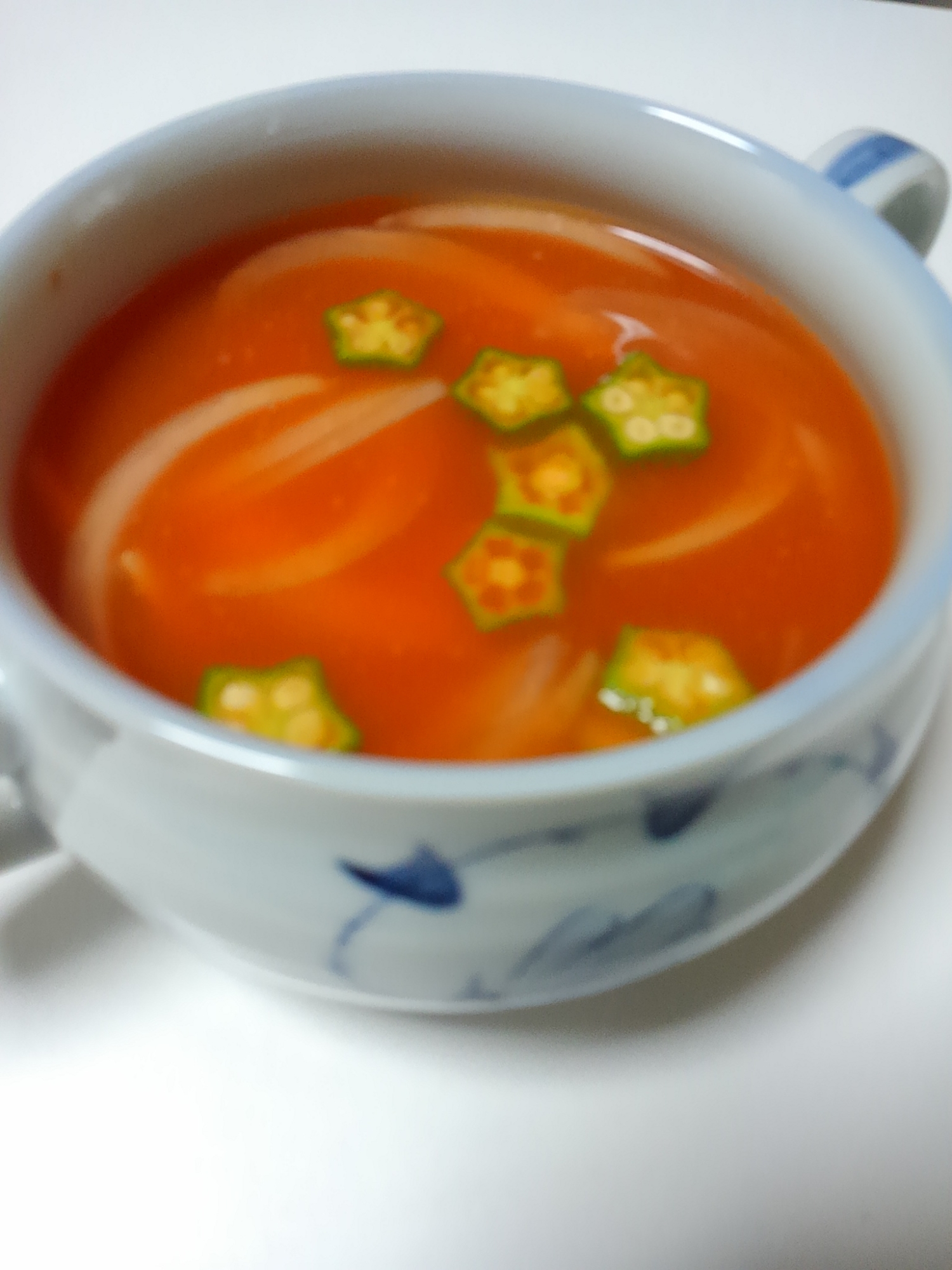 トマトジュースで冷製スープ