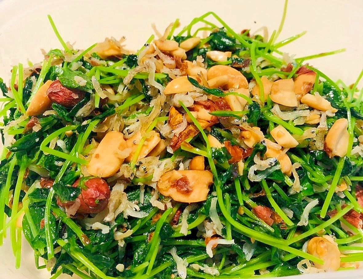 豆苗とミックスナッツのしらす炒め