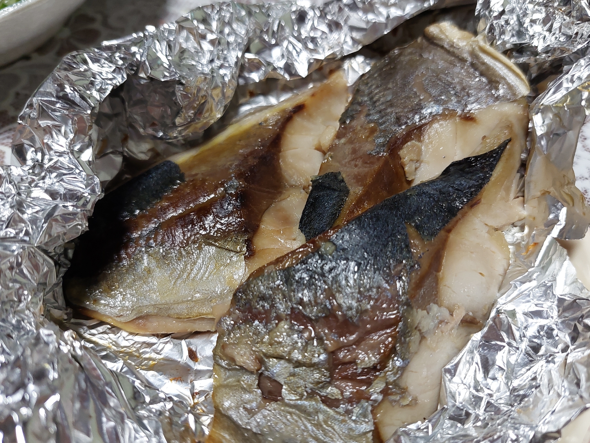 フライパンで鯵の切り身の塩焼き (焼き魚)