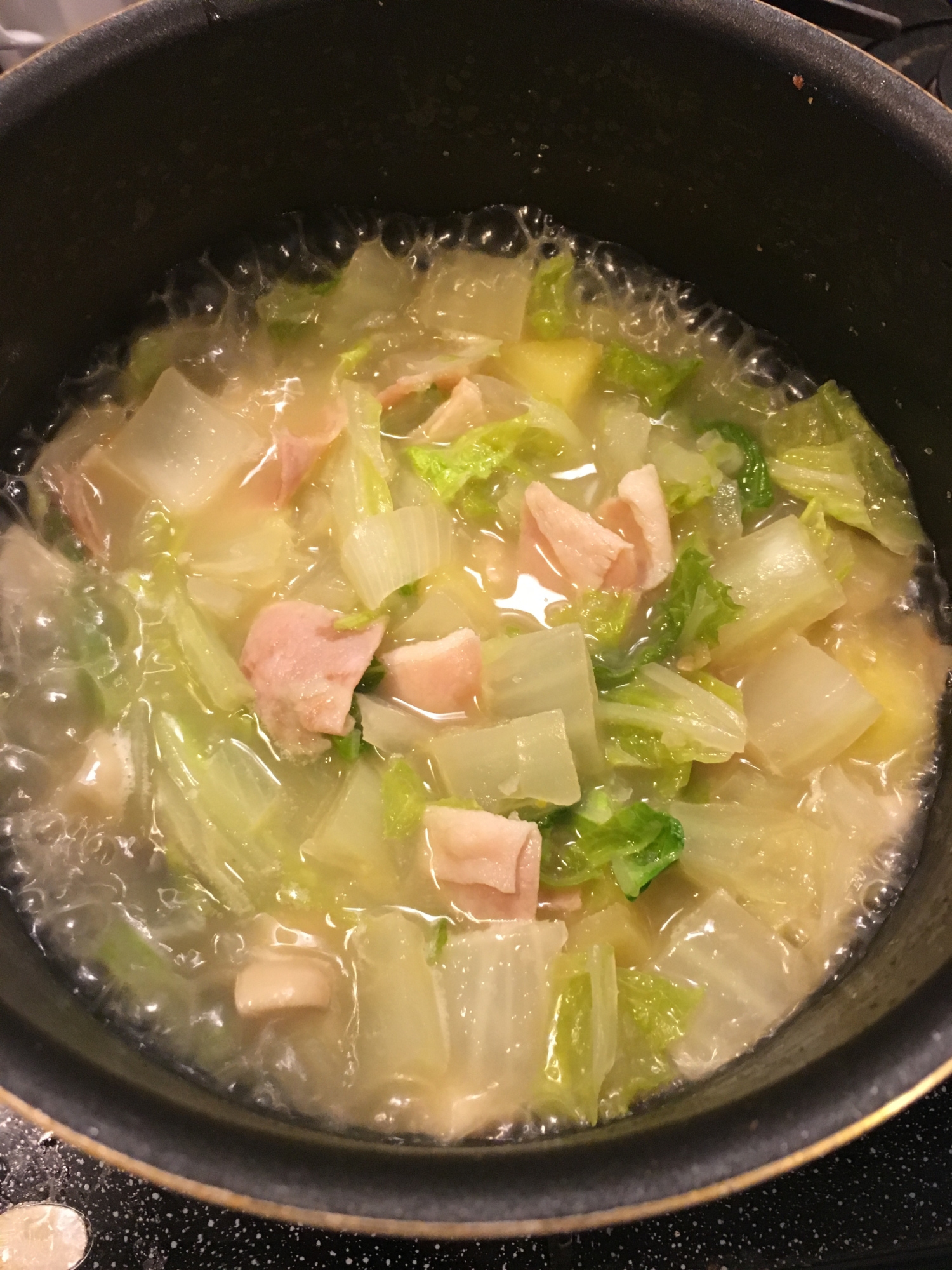 ベーコン白菜のコンソメスープ